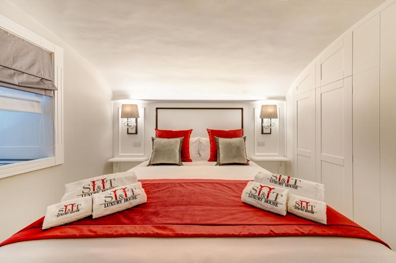 S&T Luxury House In Plebiscito Square Apartment Napoli Bagian luar foto