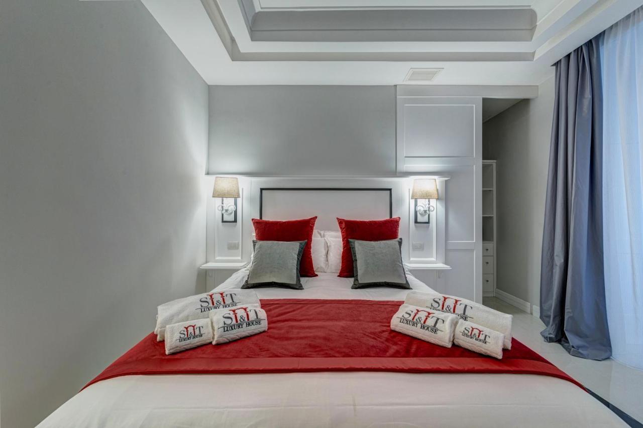 S&T Luxury House In Plebiscito Square Apartment Napoli Bagian luar foto