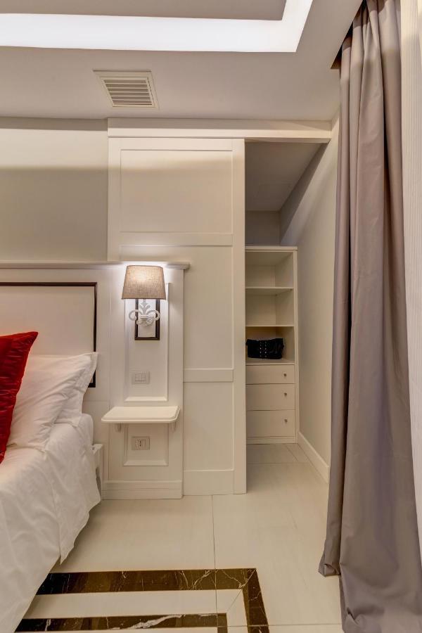 S&T Luxury House In Plebiscito Square Apartment Napoli Bagian luar foto