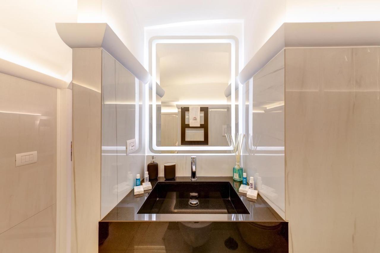 S&T Luxury House In Plebiscito Square Apartment Napoli Bagian luar foto