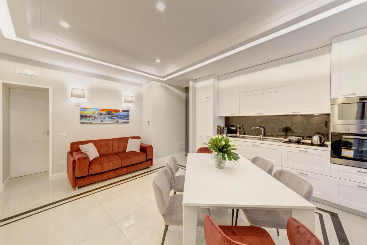 S&T Luxury House In Plebiscito Square Apartment Napoli Bagian luar foto