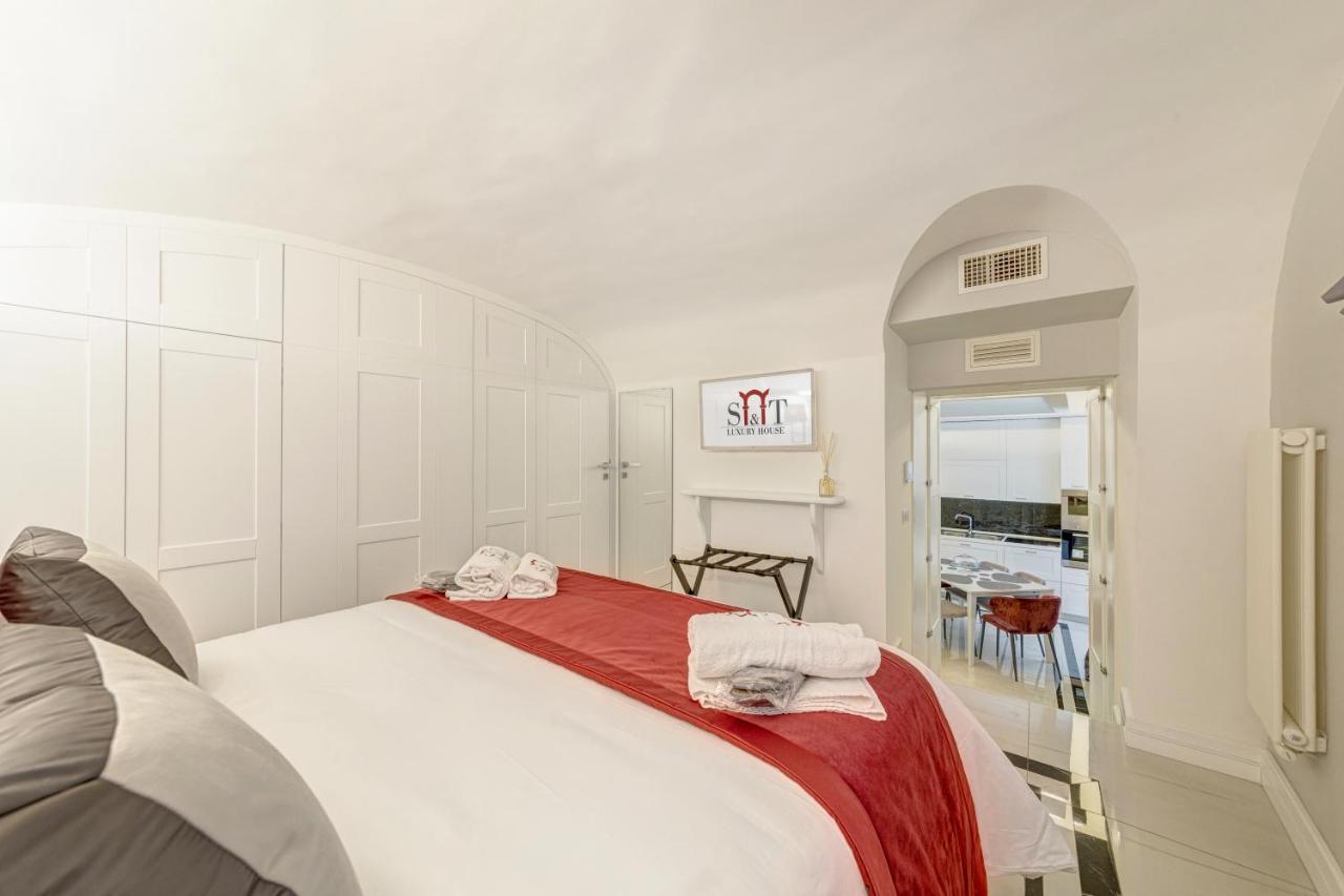 S&T Luxury House In Plebiscito Square Apartment Napoli Bagian luar foto