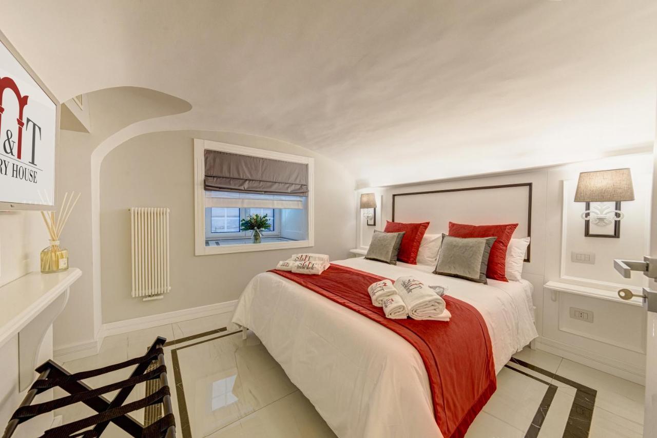 S&T Luxury House In Plebiscito Square Apartment Napoli Bagian luar foto