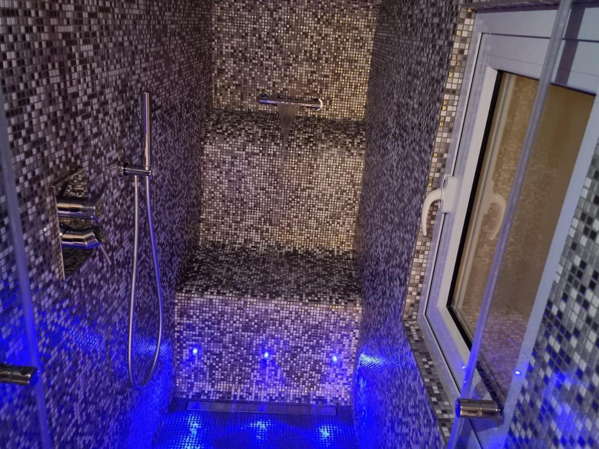 S&T Luxury House In Plebiscito Square Apartment Napoli Bagian luar foto