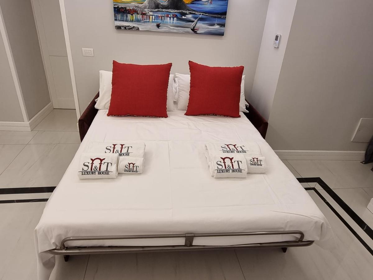 S&T Luxury House In Plebiscito Square Apartment Napoli Bagian luar foto